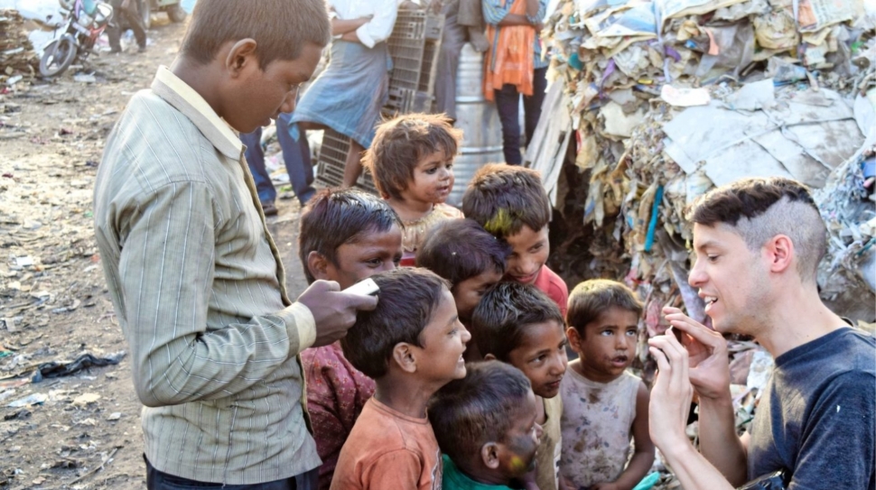 poor-2754335_1920@2x-1406x787